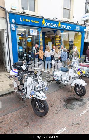 Clitheroe Lancashire, im Jahr 2023, die jährliche Ribble Valley Scooter Rallye, sah rund 500 Motorroller bei der 3-Tage-Rallye in England, Großbritannien im September 2023. Stockfoto