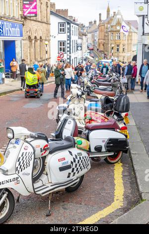 Clitheroe Lancashire, im Jahr 2023, die jährliche Ribble Valley Scooter Rallye, sah rund 500 Motorroller bei der 3-Tage-Rallye in England, Großbritannien im September 2023. Stockfoto