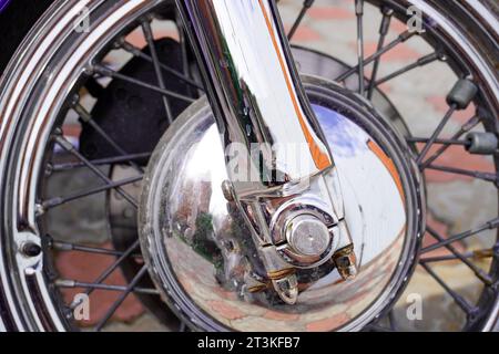 Nahaufnahme des Motorrads von verschiedenen Seiten, separate Teile des Motorrads Stockfoto