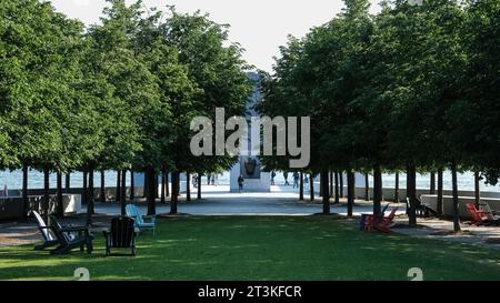 Blick auf den Franklin D. Roosevelt Four Freedoms Park, eine Gedenkstätte zur Feier seiner Ansprache zum Staat der Union von 1941, auf Roosevelt Island Stockfoto