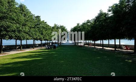 Blick auf den Franklin D. Roosevelt Four Freedoms Park, eine Gedenkstätte zur Feier seiner Ansprache zum Staat der Union von 1941, auf Roosevelt Island Stockfoto