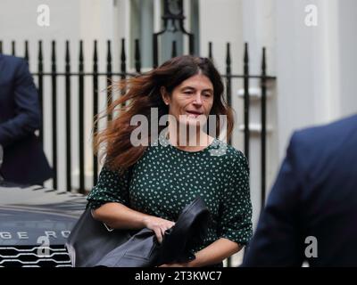 London, Großbritannien, 25. Oktober 2023, Lisa Lovering, Sonderberaterin und Operationsleiterin des Premierministers Rishi Sunak, wird in der Downing Street gesehen. Stockfoto