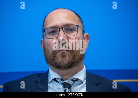 Schwerin, Deutschland. Juli 2023. Tom Michael Scheidung, Staatssekretär im Ministerium für Bildung und Kindertagesförderung Mecklenburg-Vorpommern, bei einem Pressegespräch über die Ergebnisse der Abiturprüfung in Mecklenburg-Vorpommern. Quelle: Jens Büttner/dpa/Alamy Live News Stockfoto