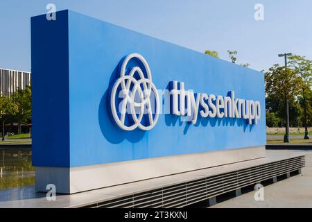 Schild mit Logo ThyssenKrupp, Hauptsitz, Ruhr TECH Kampus Essen, Stockfoto