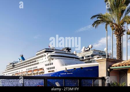 Celestyal Journey, Kreuzfahrtschiff der zypriotischen Reederei Celestyal Cruises, Länge 219 Meter. Kreuzfahrthafen von KuÅüadasÄ. Die türkische Hafenstadt Kusadasi in der Ägäis ist ein beliebter Ferienort und Ziel für Kreuzfahrten im Mittelmeer. // 30.09.2023, Kusadasi, KuÅüadasÄ, Provinz Aydin, Ägäisregion, Türkei, Asien *** Celestyal Journey, Kreuzfahrtschiff der zyprischen Reederei Celestyal Cruises, Länge 219 Meter Kreuzfahrthafen von KuÅüadasÄ die türkische Hafenstadt Kusadasi in der Ägäis ist ein beliebter Erholungsort und Reiseziel für Kreuzfahrten im Mittelmeer 30 09 2023, Kusadasi, KuÅü Stockfoto