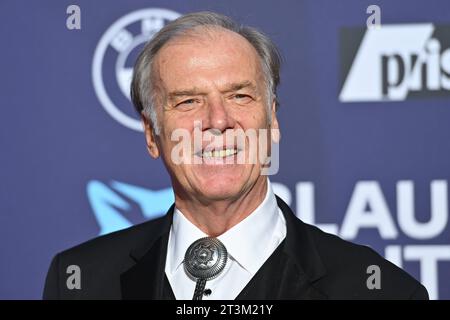 Wolfgang FIEREK Schauspieler, Einzelbild, angeschnittenes Einzelmotiv, Portraet, Portrait, Porträt. Roter Teppich, Blauer Panther C TV und Streaming Award 2023 am 25.10.2023 in der BMW Welt München. *** Wolfgang FIEREK Schauspieler, Einzelbild, zugeschnittenes Einzelbild, Porträt, roter Teppich, Blue Panther C TV and Streaming Award 2023 am 25 10 2023 bei BMW World Munich Credit: Imago/Alamy Live News Stockfoto