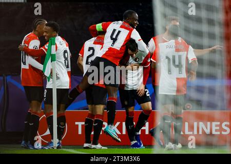 ROTTERDAM, NIEDERLANDE - 25. OKTOBER: Santiago Gimenez (Feyenoord Rotterdam) trifft, aber das Tor wird während der Gruppe E - UEFA-Champions abseits gesetzt Stockfoto