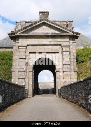 Brücke und Tor zum Pendennis Castle in der Nähe von Falmouth England Stockfoto