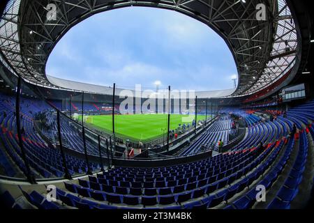 ROTTERDAM, NIEDERLANDE - 25. OKTOBER: stadionübersicht in de Kuip während des Gruppenspiels E - UEFA Champions League 2023/24 gegen SC Feyenoord und SS L Stockfoto