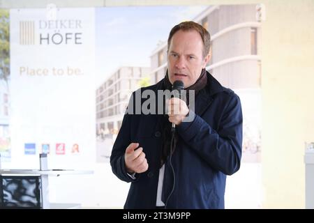 Düsseldorf 24.10.2023 Richtfest Deiker Höfe Oberbürgermeister Dr. Stephan Keller *** Düsseldorf 24 10 2023 Richtfest Deiker Höfe Oberbürgermeister Dr. Stephan Keller Credit: Imago/Alamy Live News Stockfoto