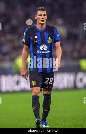 Mailand, Italien. Oktober 2023. Benjamin Pavard (28) von Inter, der während des UEFA Champions League-Spiels zwischen Inter und FC Salzburg bei Giuseppe Meazza in Mailand zu sehen war. (Foto: Gonzales Photo - Tommaso Fimiano). Stockfoto