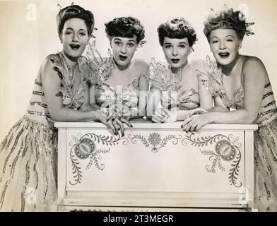 Die Schauspielerinnen Dorothy Lamour, Mimi Chandler, Diana Lynn und Betty Hutton in dem Film and the Angels Sing, USA 1944 Stockfoto