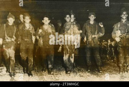 Gruppe israelischer Soldaten nach dem Kampf mit der syrischen Armee am See von Galiläa, Naher Osten 1955 Stockfoto