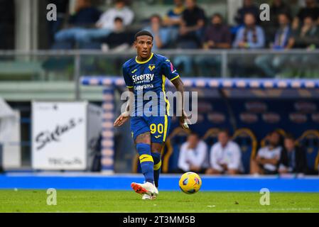 Hellas Verona Porträt Michael Folorunsho in Aktion während des Spiels Hellas Verona FC gegen SSC Napoli, italienischer Fußball Serie A in Verona, Italien, 21. Oktober 2023 Stockfoto