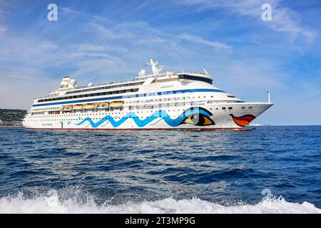 Kreuzfahrtschiff AIDAaura, deutsche Kreuzfahrtlinie AIDA Cruises, Segeln im Mittelmeer (verkauft an Greek Celestyal Cruises 2023 als Celestyal Discovery) Stockfoto