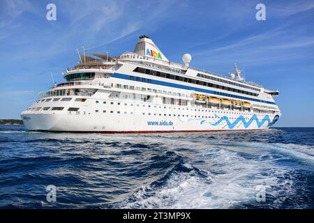 Kreuzfahrtschiff AIDAaura, deutsche Kreuzfahrtlinie AIDA Cruises, Segeln im Mittelmeer (verkauft an Greek Celestyal Cruises 2023 als Celestyal Discovery) Stockfoto