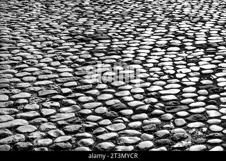 Eine Kopfsteinpflasterstraße in Grassington, Yorkshire. Stockfoto