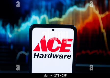 In diesem Foto ist das Ace Hardware-Logo auf einem Smartphone abgebildet. (Foto von Mateusz Slodkowski / SOPA Images/SIPA USA) *** ausschließlich für redaktionelle Nachrichtenzwecke *** Stockfoto