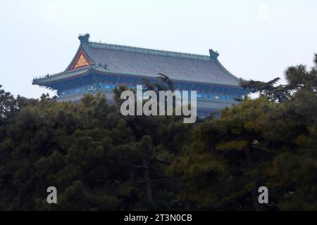 Das Verzierte Dach Der Zhengyangmen Oder Qianmen, Das Torhaus, Das Einst Den Eingang Zum Historischen Peking, China, Bewachte. Stockfoto