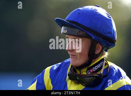 Aktenfoto vom 15-09-2023 von Hollie Doyle, die beim Breeders’ Cup Meeting nächste Woche die Fahrt auf Bradsell verpassen wird, nachdem sie in ihrem Appell gegen die Schwere eines fahrlässigen Reitverbots gescheitert ist. Ausgabedatum: Donnerstag, 26. Oktober 2023. Stockfoto