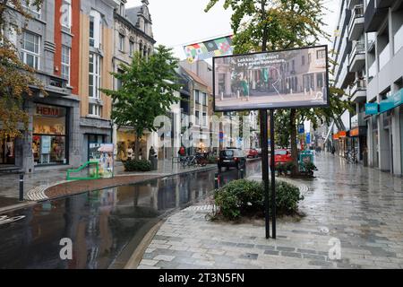 Roeselare, Belgien. Oktober 2023. FOKUSBERICHTERSTATTUNG IN BELGA ANGEFORDERT - Abbildung zeigt eine Presseveranstaltung der Stadt Roeselare und Connectify, um die neuen digitalen Informationstafeln am Donnerstag, den 26. Oktober 2023, vorzustellen. BELGA FOTO KURT DESPLENTER Credit: Belga Nachrichtenagentur/Alamy Live News Stockfoto