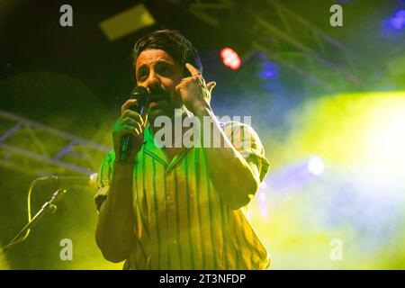 MAILAND, ITALIEN - 17. OKTOBER: Sameer Gadhia von Young the Giant tritt am 17. Oktober 2023 im Circolo Magnolia Segrate Mailand auf. (Foto: Roberto Finizio/NurPhoto) Stockfoto
