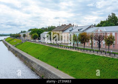 Tver, Blick auf den Damm von Stepan Razin von der New Volga Bridge Stockfoto