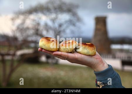 Gyeongju Bread (Hwangnam-ppang): Hier werden lokale Spezialitäten der koreanischen Küche angeboten. Kleines süßes Gebäck mit einer Füllung aus roter Bohnenpaste. Stockfoto