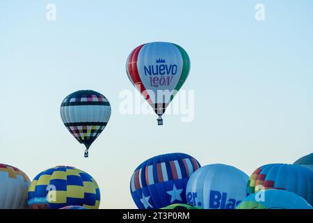 Albuquerque NM, USA - 7. Oktober 2023 - Start von Heißluftballons für Mass Stockfoto