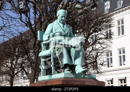 KOPENHAGEN, DÄNEMARK - 11. MÄRZ 2011: Denkmal für Johan Peter Emilius Hartmann, berühmter dänischer Komponist im öffentlichen Raum in Kopenhagen. Stockfoto