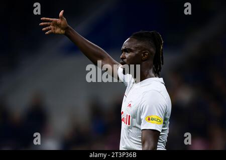 Oumar Solet des RB Salzburg Gesten während des UEFA Champions League-Fußballspiels zwischen dem FC Internazionale und dem RB Salzburg. Stockfoto