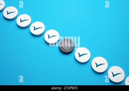 Das Problem und die Unklarheit unter den richtigen. Eine komplizierte Angelegenheit. Bei einer Prüfung wurde ein unbekanntes Problem festgestellt. Fehlerkorrektur. Irgendwas Stockfoto