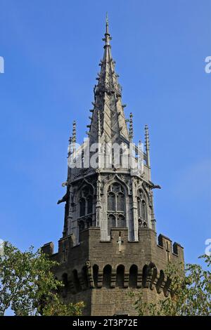 Der Beauchamp Tower, vom Bute Park aus gesehen, Cardiff. Aufgenommen Im Herbst 2023. Oktober Stockfoto