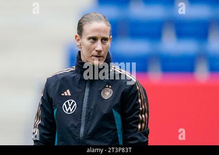 Sinsheim, Deutschland. Oktober 2023. Fußball: Frauen, Nationenliga, Deutschland - Wales, Abschlusstraining, PreZero Arena. Deutschlands Torhüterin Ann-Katrin Berger ist auf dem Spielfeld. Quelle: Uwe Anspach/dpa/Alamy Live News Stockfoto