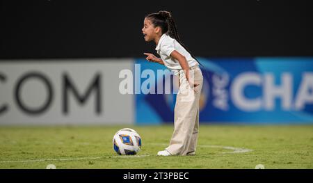 Eva Ronaldo spielt das Feld nach dem 3. Spieltag der AFC Champions League 2023-24 Gruppe E zwischen Al-Nassr FC (KSA) und Al Duhail SC (QAT) am 24. Oktober 2023 im Al Awwal Park in Riad, Saudi-Arabien. Foto von Victor Fraile / Power Sport Images Stockfoto