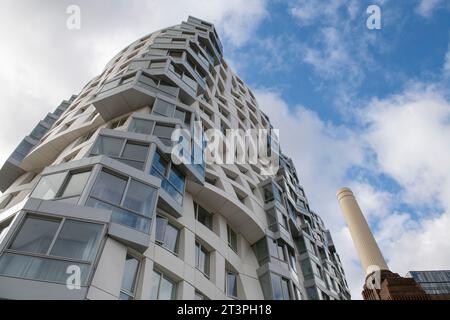 Apartment-Gebäude im neuen Battersea Power Staton Development in London England Großbritannien Stockfoto