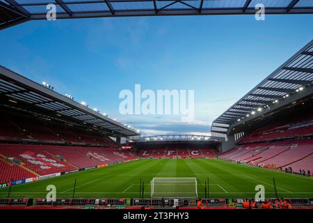 Liverpool, Großbritannien. Oktober 2023. Eine allgemeine Ansicht des Anfield Stadions, Heimstadion von Liverpool vor dem Spiel der UEFA Europa League Liverpool gegen Toulouse in Anfield, Liverpool, Vereinigtes Königreich, 26. Oktober 2023 (Foto: Steve Flynn/News Images) in Liverpool, Vereinigtes Königreich am 26. Oktober 2023. (Foto: Steve Flynn/News Images/SIPA USA) Credit: SIPA USA/Alamy Live News Stockfoto