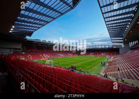 Liverpool, Großbritannien. Oktober 2023. Eine allgemeine Ansicht des Anfield Stadions, Heimstadion von Liverpool vor dem Spiel der UEFA Europa League Liverpool gegen Toulouse in Anfield, Liverpool, Vereinigtes Königreich, 26. Oktober 2023 (Foto: Steve Flynn/News Images) in Liverpool, Vereinigtes Königreich am 26. Oktober 2023. (Foto: Steve Flynn/News Images/SIPA USA) Credit: SIPA USA/Alamy Live News Stockfoto