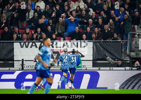 ALKMAAR - Leon Bailey vom Aston Villa FC feiert das 0-1 während des Spiels der UEFA Conference League in der Gruppe E zwischen AZ Alkmaar und Aston Villa FC im AFAS-Stadion am 26. Oktober 2023 in Alkmaar, Niederlande. ANP ED VAN DE POL Stockfoto