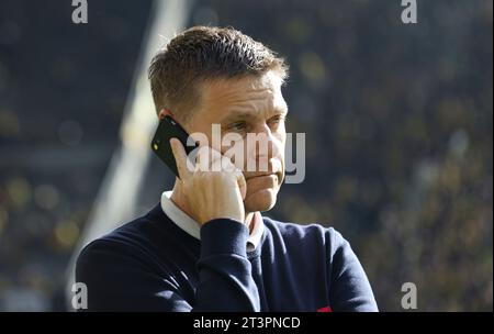 Dortmund, Deutschland. Oktober 2023. firo: 7. Oktober 2023, Fußball, 1. Liga, 1. Bundesliga, Saison 2023/2024, BVB, Borussia Dortmund - Union Berlin Oliver RUHNERT, Union am Telefon Credit: dpa/Alamy Live News Stockfoto