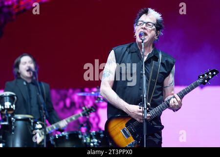 Las Vegas, USA. Oktober 2023. Nudeln der Nachkommen treten beim When We Were Young Festival am 21. Oktober 2023 in Las Vegas, Nevada auf. Das Festival beinhaltete eine Besetzung mit Top-Pop-/Punkbands. (Foto: Geoffrey Clowes/SIPA USA) Credit: SIPA USA/Alamy Live News Stockfoto