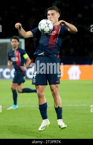 Paris, Frankreich. Oktober 2023. Manuel Ugarte von PSG während der UEFA Champions League, Gruppe F Fußballspiel zwischen Paris Saint-Germain und AC Milan am 25. Oktober 2023 im Parc des Princes Stadion in Paris, Frankreich - Foto Jean Catuffe/DPPI Credit: DPPI Media/Alamy Live News Stockfoto