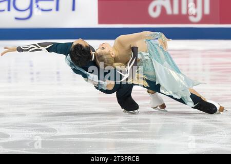 Allen, Texas, USA. Oktober 2023. Holly HARRIS und Jason CHAN (aus) spielen ihren Freilauf bei der Skate America Ice Dance Championship 2023, die im Credit Union of Texas Event Center für die ISU Grand Prix Series ausgetragen wird. (Kreditbild: © Serena S.Y. Hsu/ZUMA Press Wire) NUR REDAKTIONELLE VERWENDUNG! Nicht für kommerzielle ZWECKE! Stockfoto