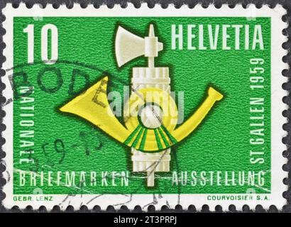 Gestempelte Briefmarke gedruckt von der Schweiz, die Post Horn mit Faszen zeigt, Briefmarkenausstellung NABAG, um 1959. Stockfoto