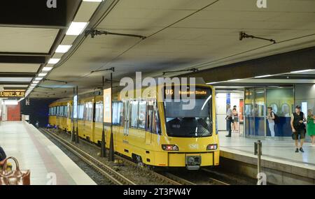 U-Bahn, Hauptbahnhof, Arnulf-Klett-Platz, Stuttgart, Baden-Württemberg, Deutschland Stockfoto