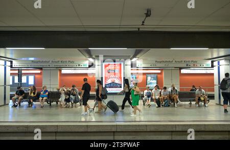 U-Bahn, Hauptbahnhof, Arnulf-Klett-Platz, Stuttgart, Baden-Württemberg, Deutschland Stockfoto