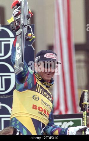 Italien Bormio 18.03.1995: Alberto Tomba, italienischer Skirennläufer, an der Ziellinie des Rennens Stockfoto