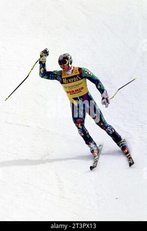 Italien Bormio 18.03.1995: Alberto Tomba, italienischer Skirennläufer, an der Ziellinie des Rennens Stockfoto