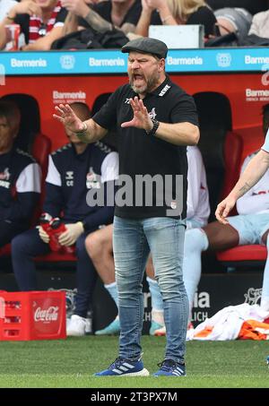 Leverkusen, Deutschland. Oktober 2023. firo: 08.10.2023, Fußball, 1. Liga, 1. Bundesliga, Saison 2023/2024, Bayer 04 Leverkusen - 1.FC Köln Trainer Steffen BAUMGART, Köln, Geste Credit: dpa/Alamy Live News Stockfoto