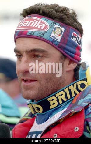 France Tignes 04.12.1994: Alberto Tomba, italienischer Skiläufer, während des WM-Rennens 1994/1995 Stockfoto